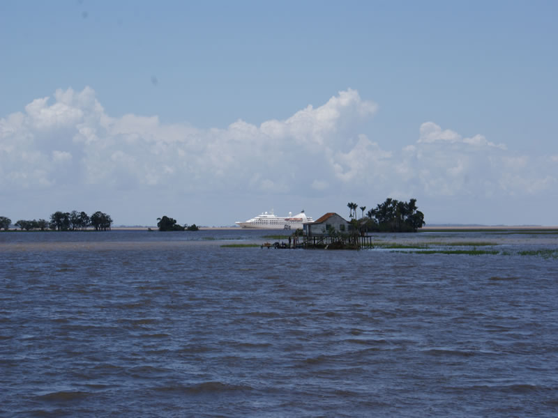 Casa sobre o rio tapaj�s - Foto V�nia Maia