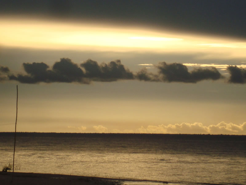 Toda a beleza dos �ltimos raios de sol na praia de Pindobal.