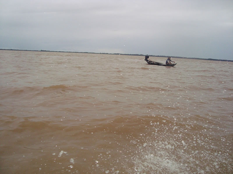 Rio Amazonas, �guas furiosas.